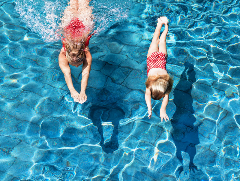 two-people-swimming-mobile